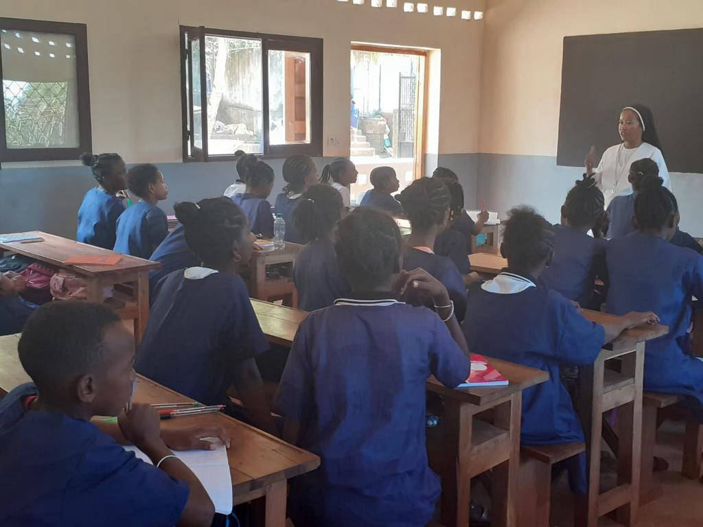 Bambini del Madagascar Tonga Soa - Festa di inizio scuola media