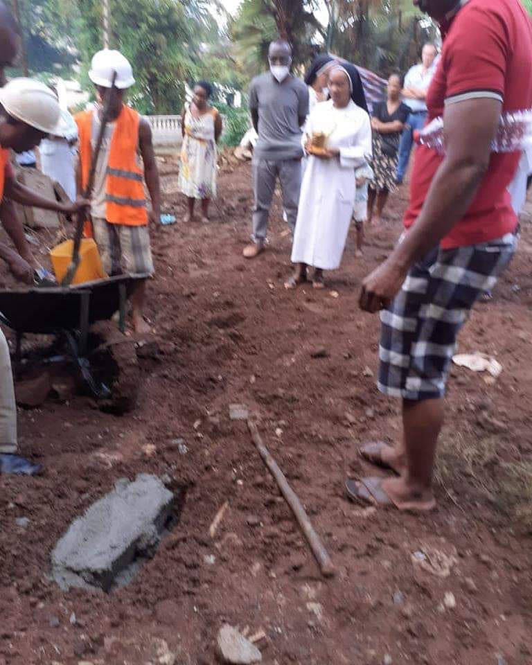 Bambini del Madagascar Tonga Soa - Nuova scuola media