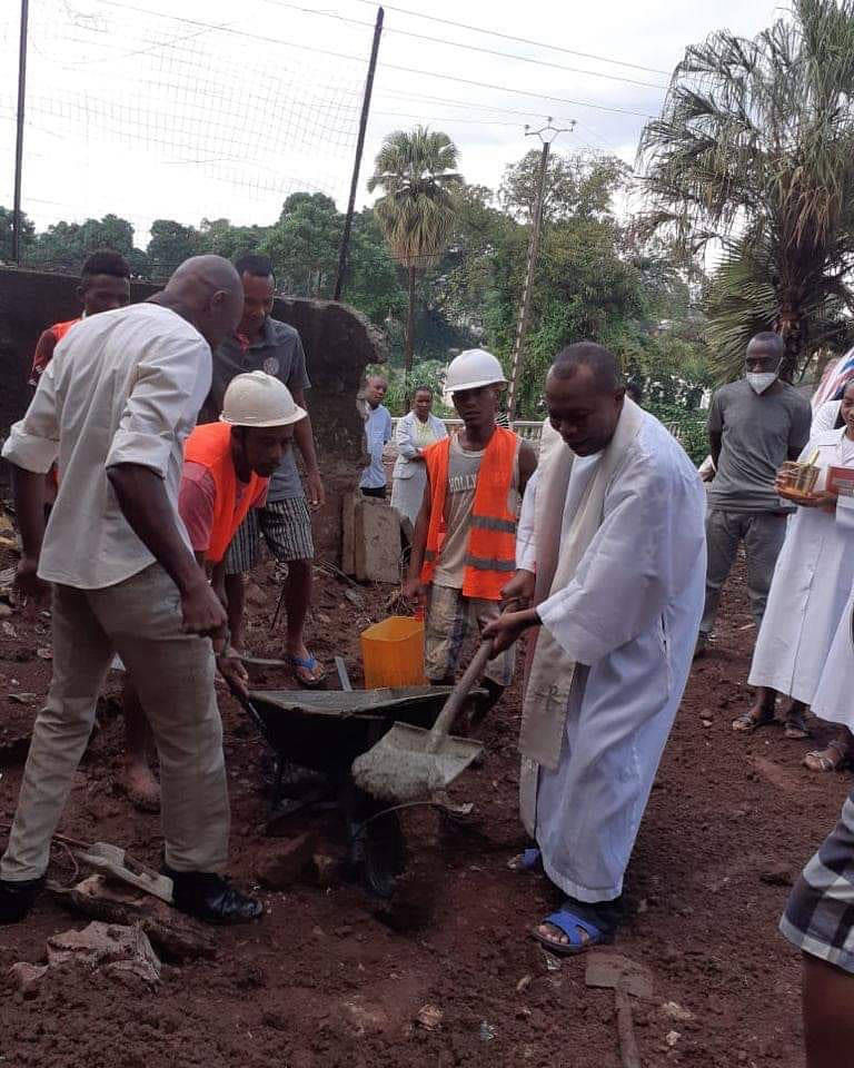Bambini del Madagascar Tonga Soa - Nuova scuola media