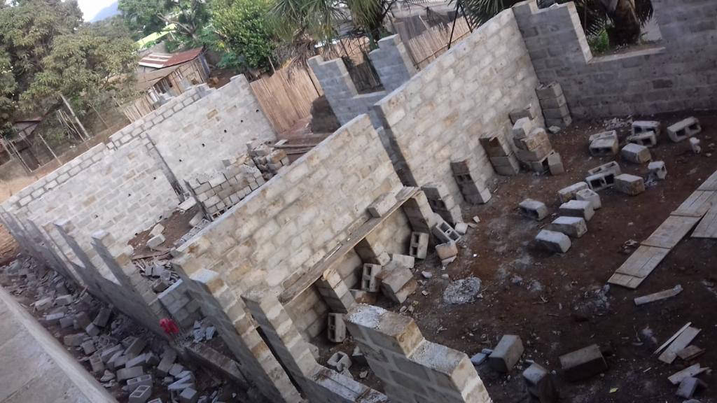 Bambini del Madagascar Tonga Soa - Nuova scuola media