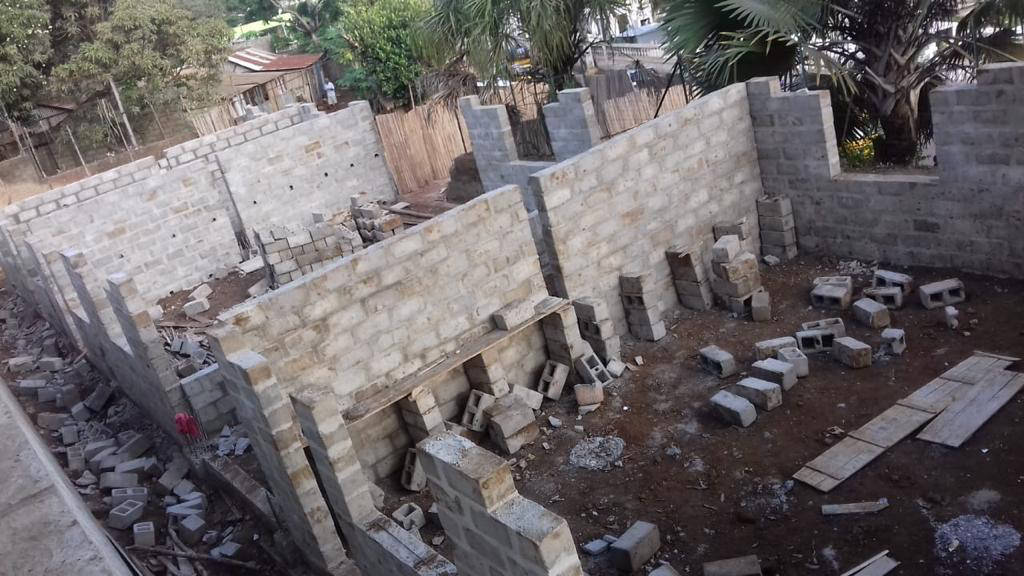 Bambini del Madagascar Tonga Soa - Nuova scuola media