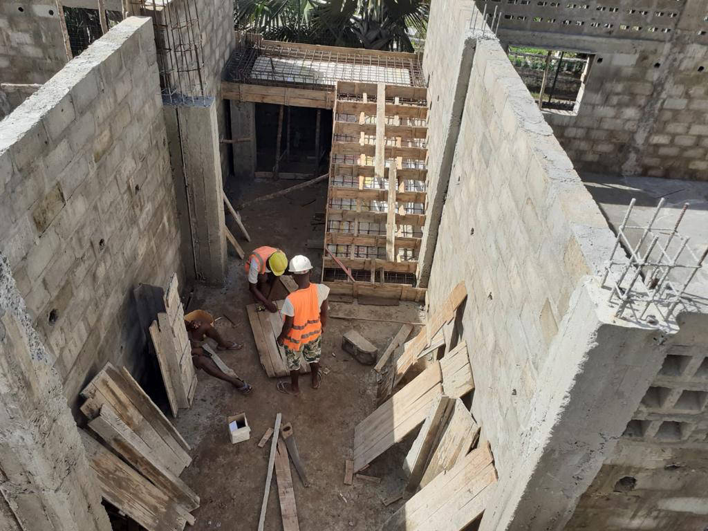 Bambini del Madagascar Tonga Soa - Nuova scuola media