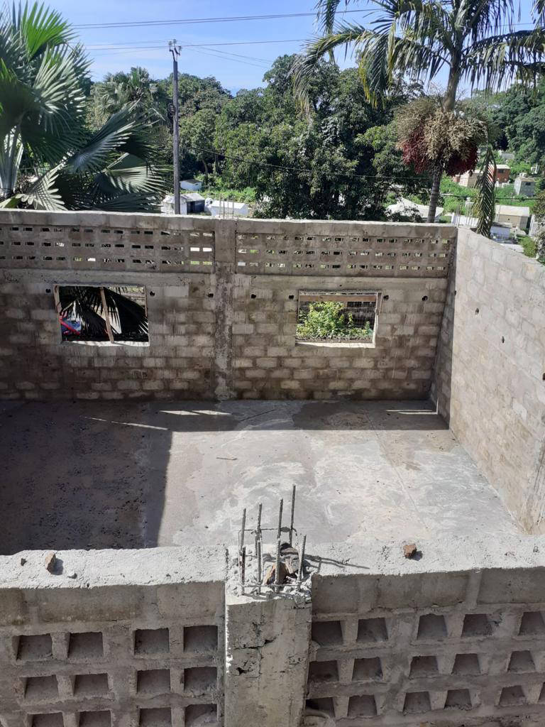 Bambini del Madagascar Tonga Soa - Nuova scuola media