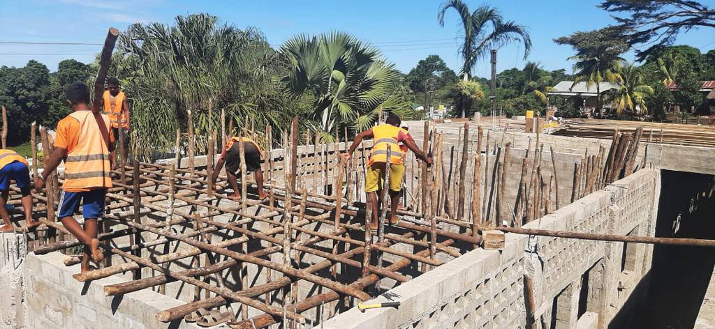 Bambini del Madagascar Tonga Soa - Nuova scuola media