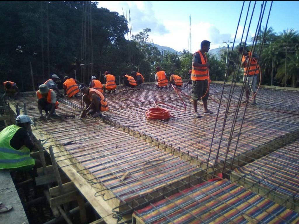 Bambini del Madagascar Tonga Soa - Nuova scuola media
