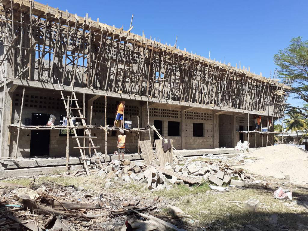 Bambini del Madagascar Tonga Soa - Nuova scuola media