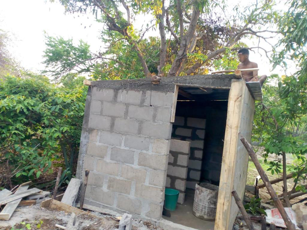 Nuovo bagno nella casa di formazione a Mahajanga - lavori in corso