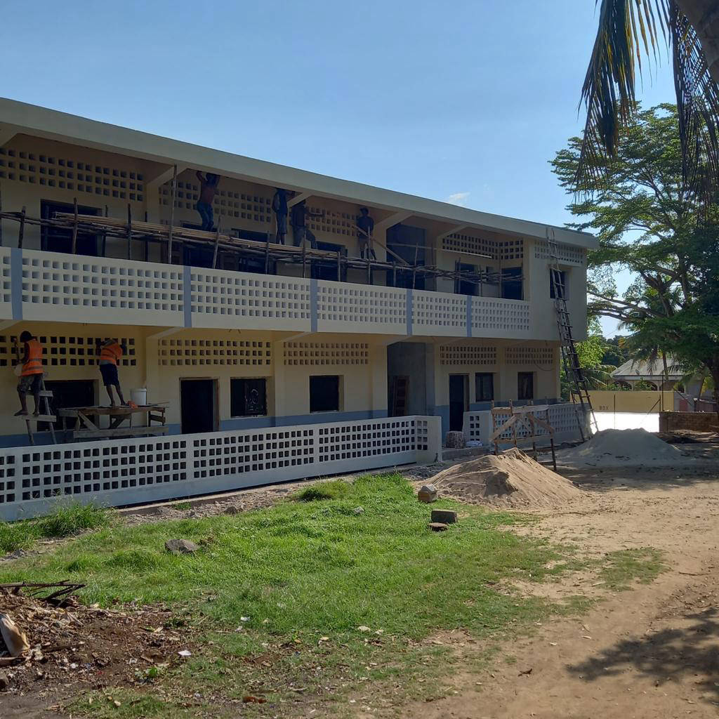 Bambini del Madagascar Tonga Soa - Nuova scuola media