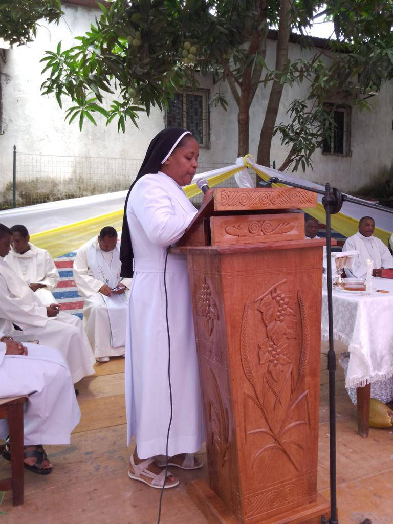 Bambini del Madagascar Tonga Soa - Nuova scuola media